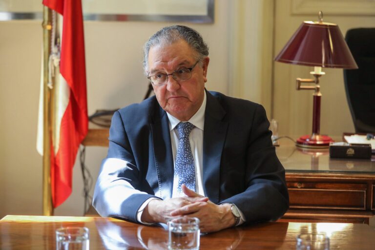 Senador Huenchumilla por permanencia del general Yáñez: 