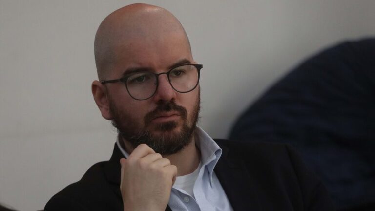 Giorgio Jackson afirma que está dispuesto a retirar demanda únicamente si diputados ofrecen disculpas públicas 