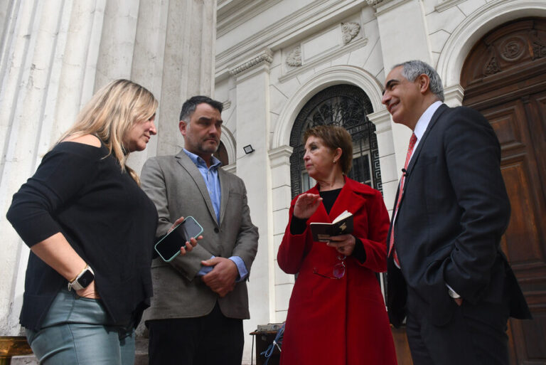 Encuesta Criteria: 67% desaprueba a partidos de oposición