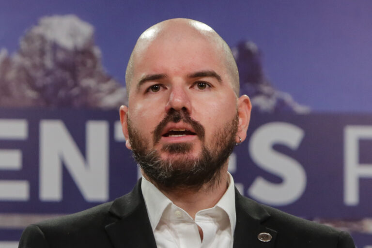 Giorgio Jackson demanda a 23 diputados UDI por daños a la honra y exige disculpas públicas