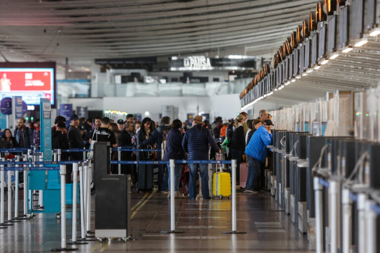 Fiscalía detiene a líder de la banda Los Trinitarios que viajaba de República Dominicana a Chile