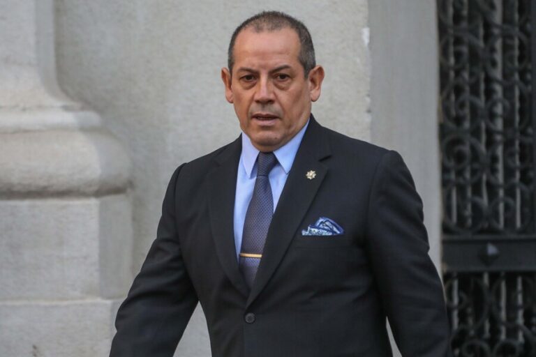 Caso Hermosilla: Rechazan cambio de medidas cautelares para exdirector de la PDI Sergio Muñoz