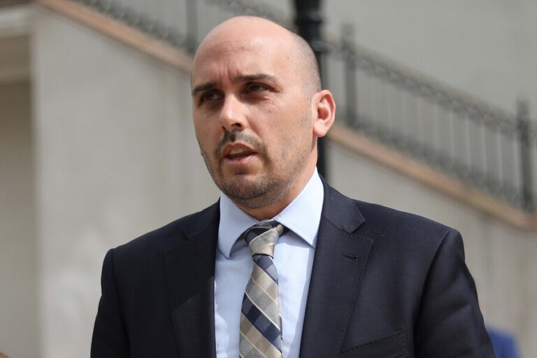 Longton e iniciativas de seguridad por asesinato de carabineros: Tienen que dar 