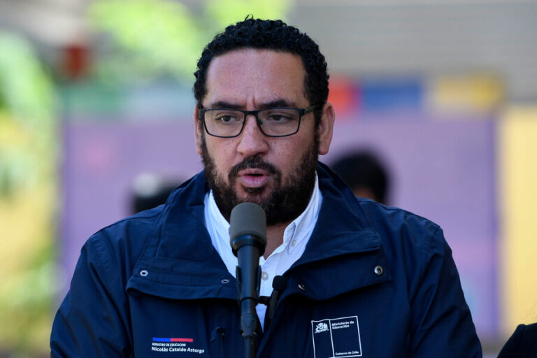 Cataldo por solicitud de renuncia: 