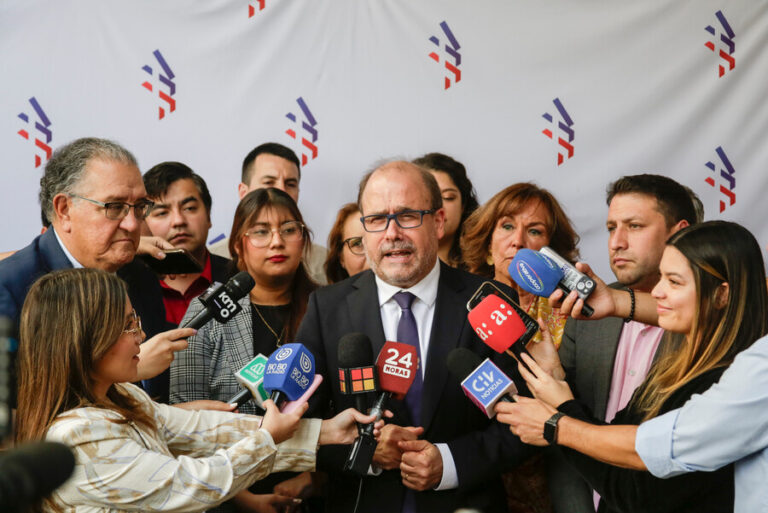 DC se desmarca de declaración oficialista por muerte de carabineros: 