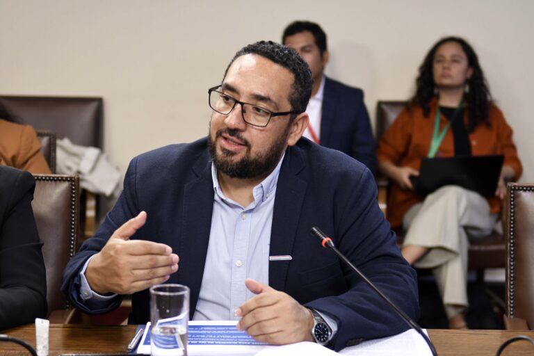 Ministro Cataldo y estudiantes que quedaron sin matrícula: “Me parece sumamente irresponsable tirar cifras a la mesa”