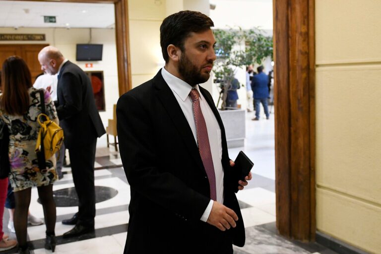 Soto (PPD) pide respaldo al gral. Yáñez tras asesinato de Carabineros en Cañete: 
