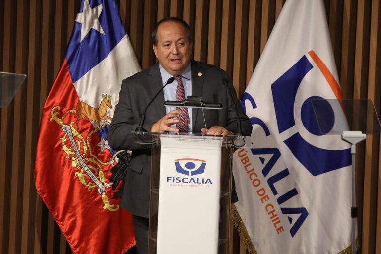 Valencia informa que han formalizado a 22 personas por Caso Convenios y que perjuicio fiscal supera los $3 mil millones