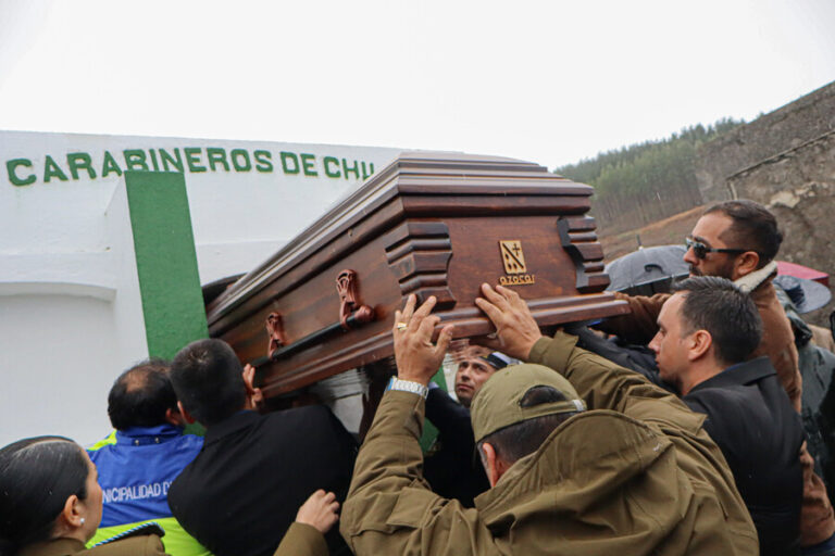 En emotivas despedidas: Este martes se realizaron los funerales de los carabineros asesinados en Cañete