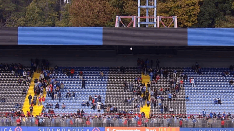 Por aviso de bomba: Evacúan estadio CAP durante partido entre Huachipato y la Universidad de Chile