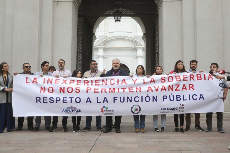 CUT hace intervención al interior de La Moneda: 