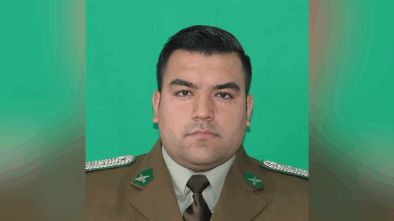 General director de Carabineros da ascenso póstumo a grado de mayor a Emmanuel Sánchez