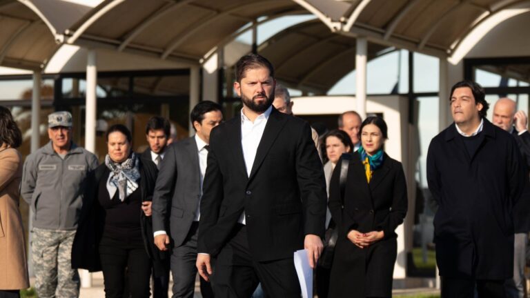 Presidente Gabriel Boric no descarta convocar al Cosena después del atentado contra Carabineros en Cañete