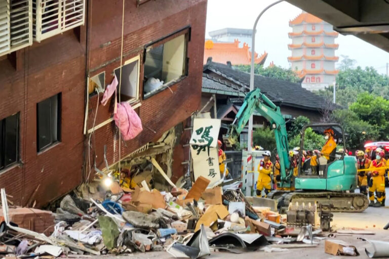 Aumenta a 10 el número de muertos tras terremoto en Taiwán: Hay más de 700 personas varadas