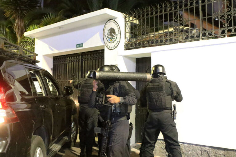 Nicaragua solidariza con México y rompe relaciones diplomáticas con Ecuador tras irrupción en embajada