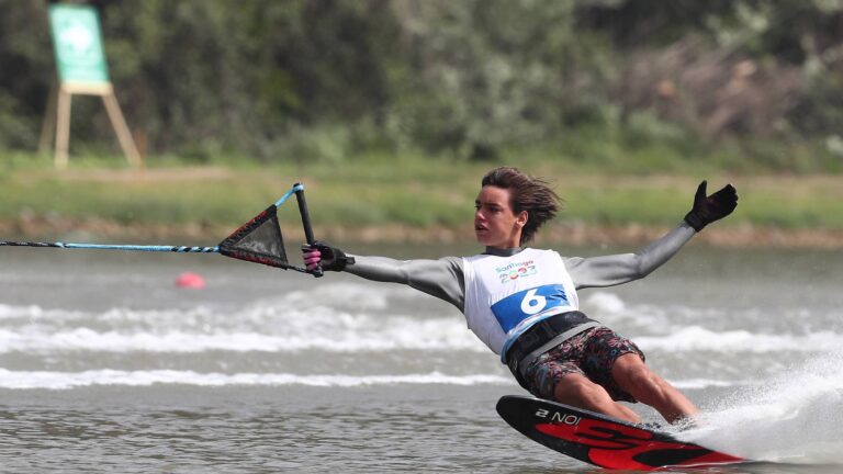 Chileno de 16 años se corona como el campeón en el Swiss Pro Tricks de esquí acuático