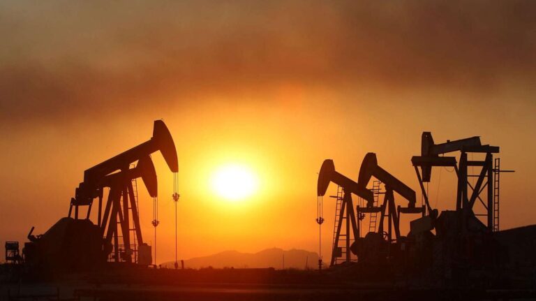 Los precios del petróleo se disparan por encima de US$ 100 por barril a medida que la guerra se intensifica en Irán
