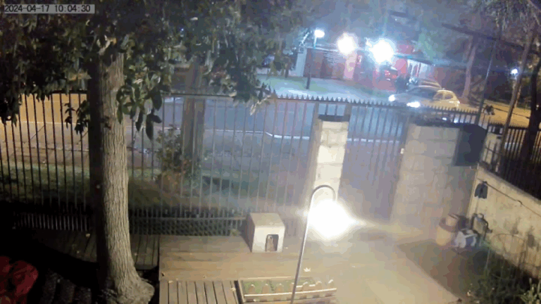 Padre e hija sufren violento portonazo en Ñuñoa