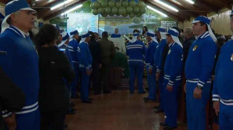 Restos del suboficial mayor Vidal fueron recibidos por la comunidad de Curanilahue