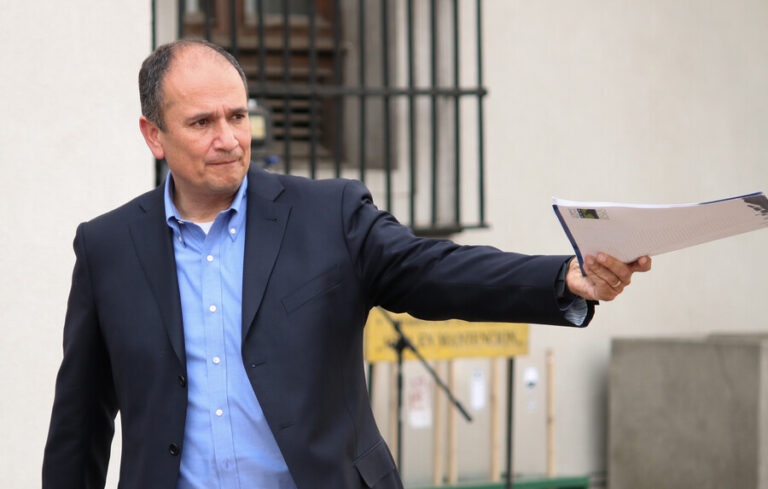 Fiscalía investiga posible filtración de información en el Caso Convenios que involucraría a gobernador del Biobío