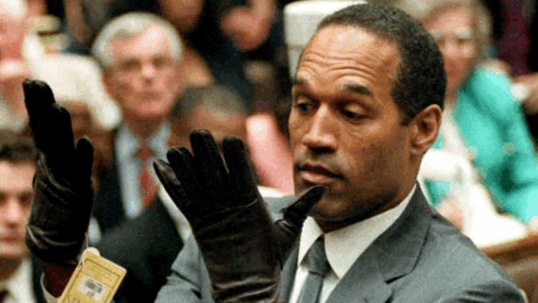6 momentos del juicio a O.J. Simpson: Desde la prueba de guantes hasta el veredicto de su inocencia