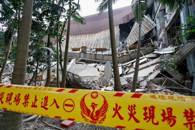 Al menos 9 muertos y más de 900 heridos deja el mayor terremoto de Taiwán en 25 años