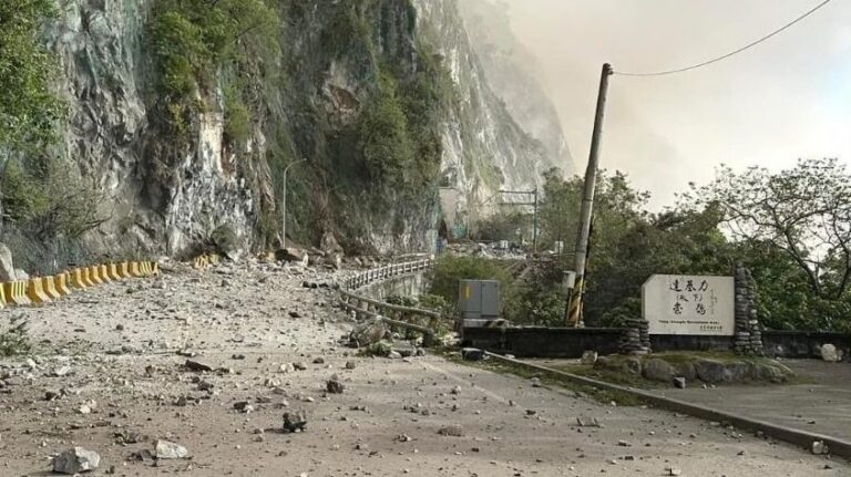 Terremoto: Nueve personas heridas en una carretera de Taiwán tras deslizamientos de tierra y desprendimientos de rocas