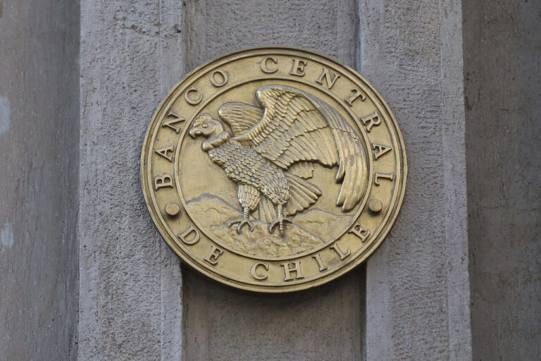 IPoM eleva proyecciones para Chile: Economía crecería entre 2% y 3% en 2024