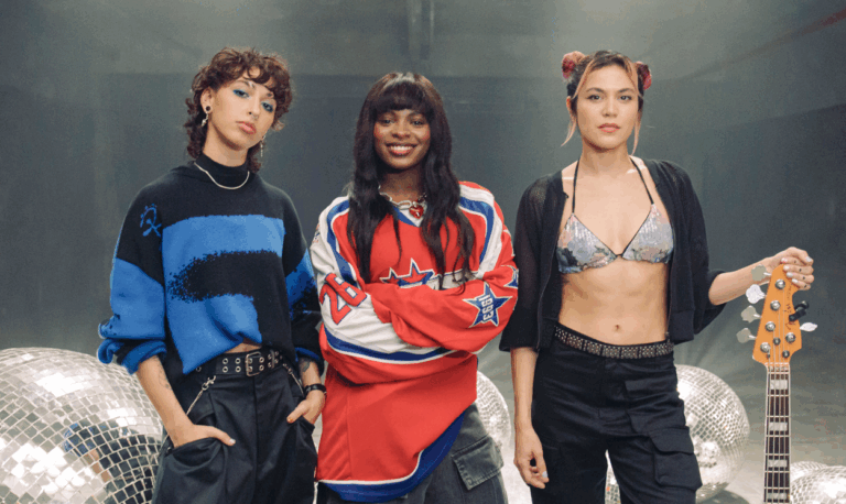 DARUMAS, el trío femenino que debuta en la escena con una fusión de pop y funk latino