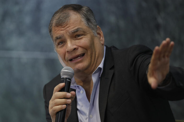 Presentan denuncia contra el expresidente Rafael Correa por traición a la patria