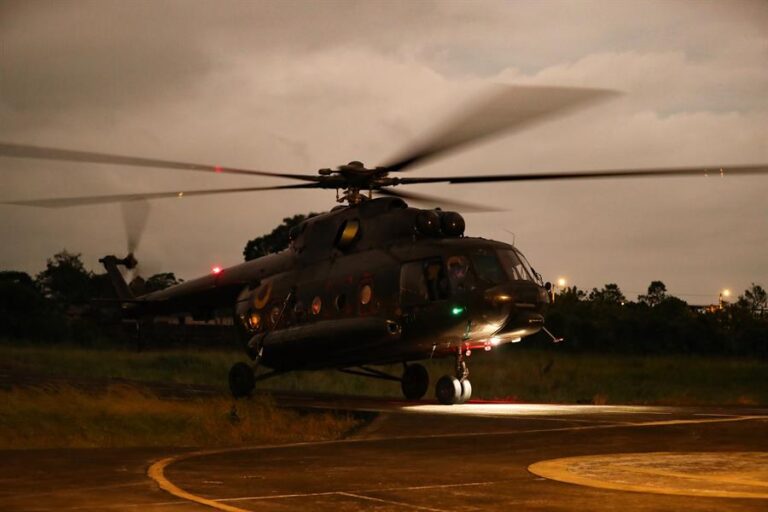 Helicóptero del Ejército de Ecuador se accidenta en la Amazonía y deja ocho personas muertas