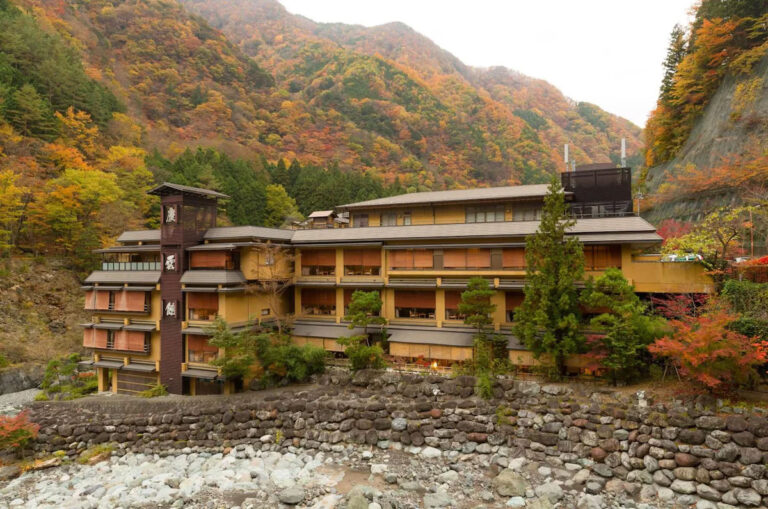 ¿Cómo es la experiencia de alojarse en el hotel más antiguo del mundo?