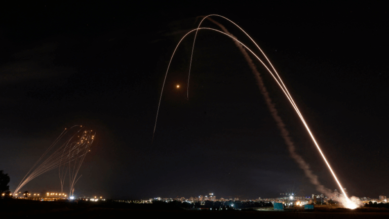 Analista advierte escalada de violencia por eventual represalia de Israel: 