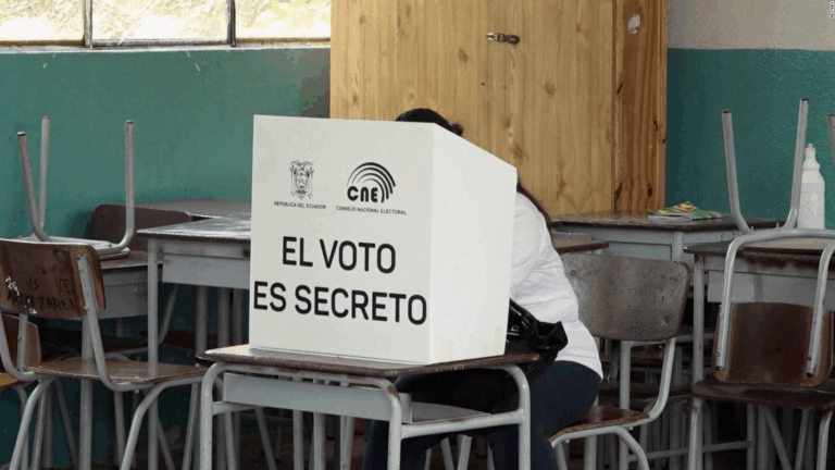 ¿Qué sigue para Ecuador tras el referendo en el que se aprobaron 9 de las 11 propuestas de Noboa?
