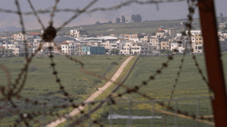 Ciudades fantasma se esparcen por la frontera del Líbano con Israel ante la amenaza de un ataque de Irán