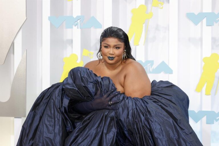 Lizzo consterna a sus fans con anuncio de posible retiro: Está harta de que “se digan mentiras” sobre ella “en busca de fama”