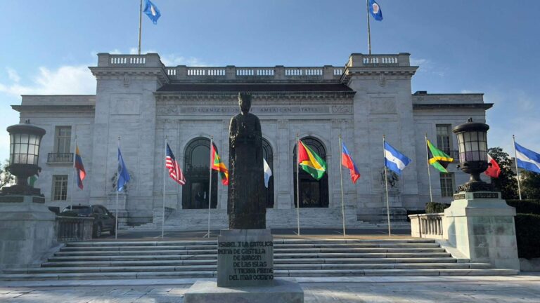 OEA condena intrusión en la Embajada de México en Ecuador