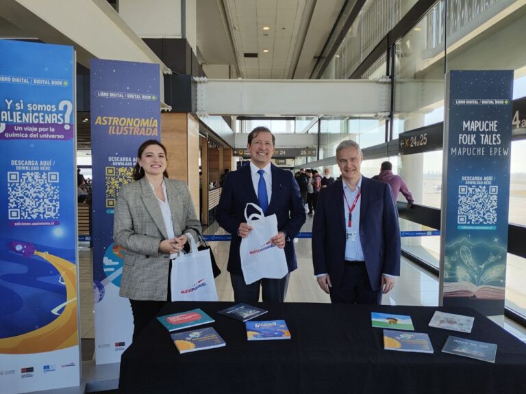 Universidad Autónoma y Aeropuerto de Santiago firman acuerdo para descargar gratis libros en el terminal nacional