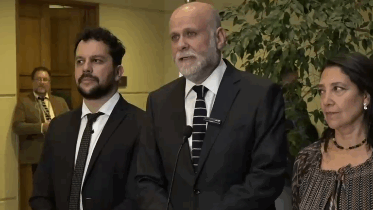 Ministro Elizalde desdramatizó acusación de intervencionismo político y llamó a dejar 