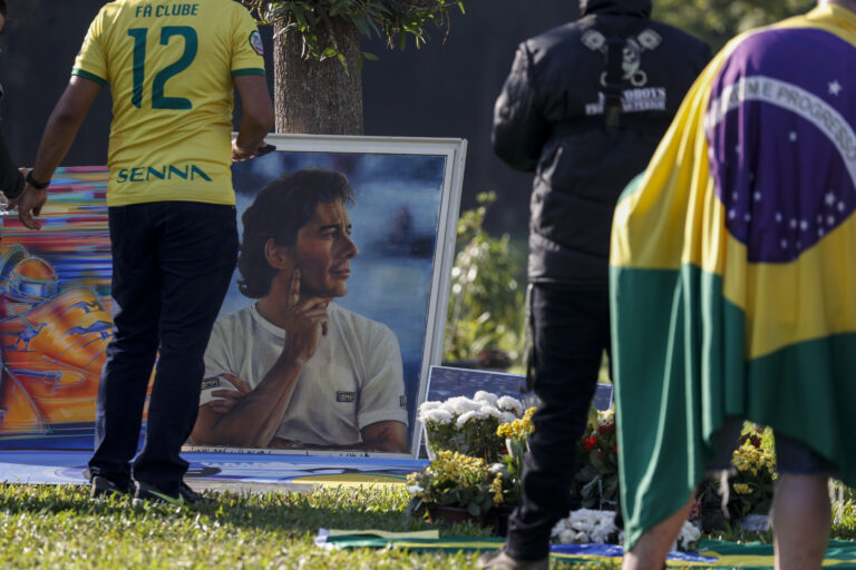Brasileños conmemoran 30 años de la muerte del reconocido piloto de la Fórmula 1 Ayrton Senna