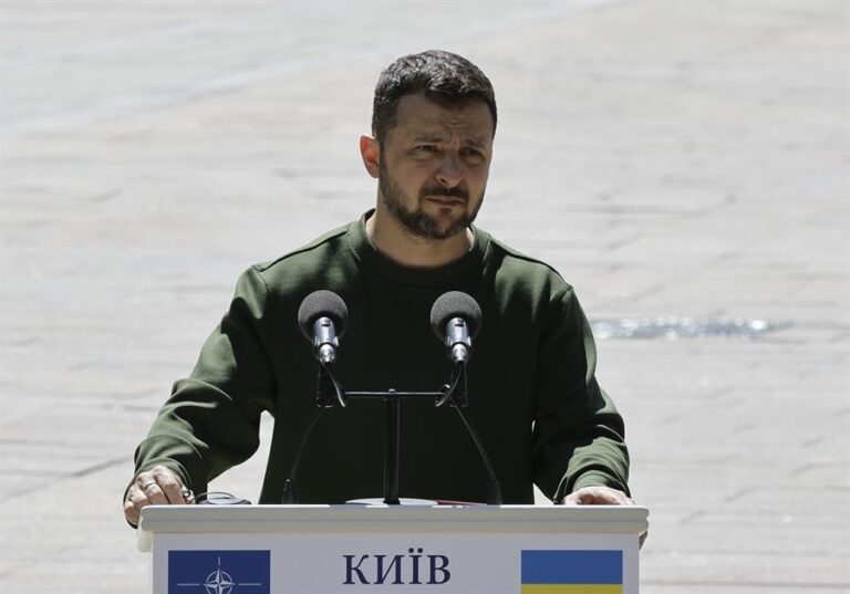 Rusia emite orden de captura contra el presidente de Ucrania Volodymir Zelensky
