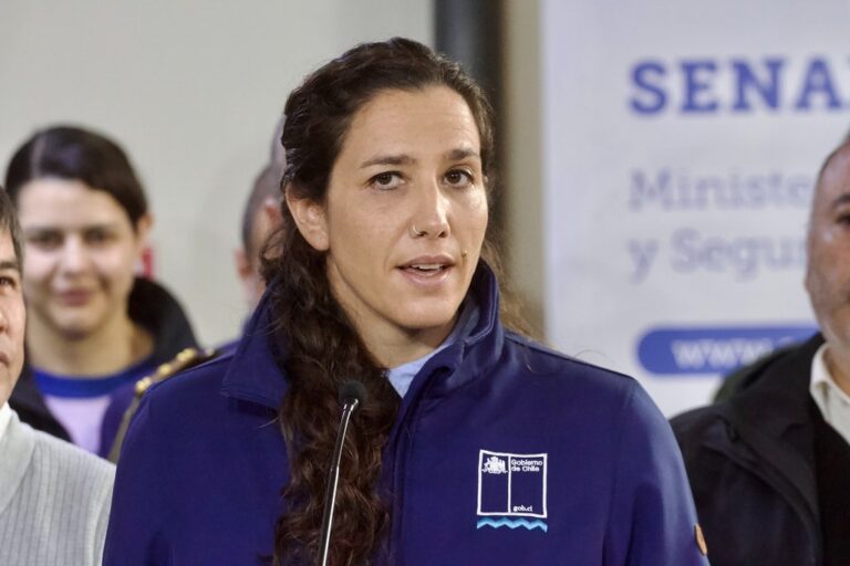 Fuertes críticas a la subsecretaria de Salud Pública, Andrea Albagli, por su gestión ante muertes por influenza en Ñuble