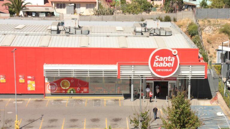 Cencosud debará pagar más de $13 millones a cliente que se cayó en uno de sus locales