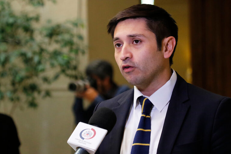 Calisto cuestiona enfoque del Gobierno sobre justicia militar: 