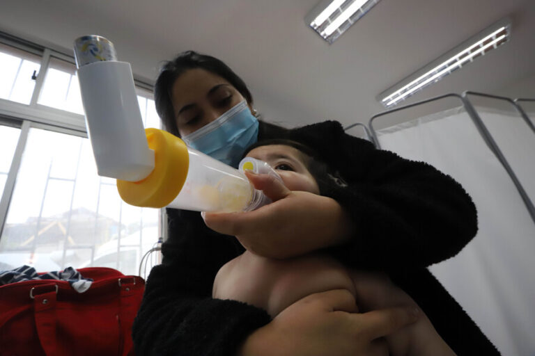 Alerta en Europa por el resurgimiento del Coqueluche: ¿Existe riesgo para Chile?