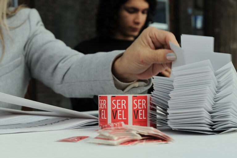 Servel publicó lista de vocales de mesa para primarias municipales y de gobernador : Revisa aquí si fuiste designado