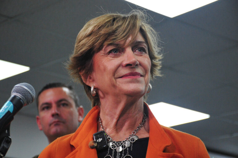 Cadem: Matthei sigue liderando en preferencias presidenciales y en evaluación como política