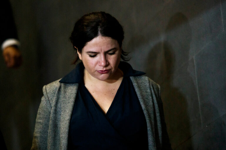 “No voy a poder ir nunca más al estadio”: La reacción de ministra Orellana ante pregunta sobre Jordhy Thompson