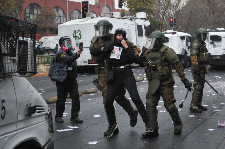 Incidentes durante manifestación por el Día del Trabajador dejan 17 personas detenidas