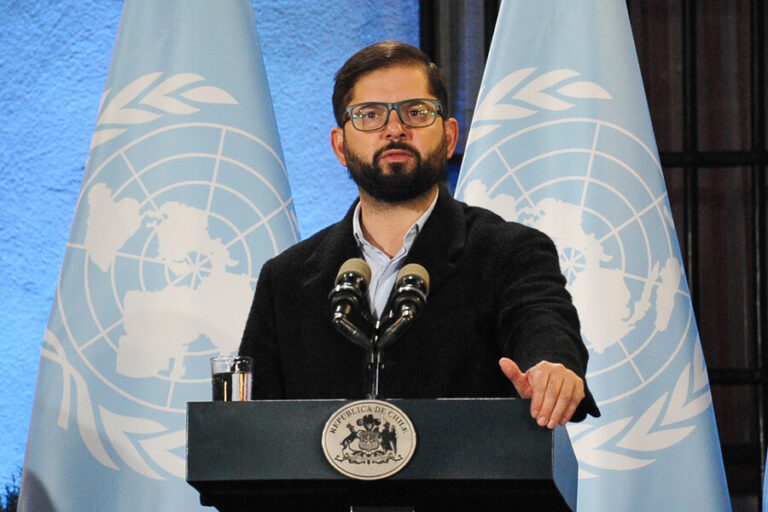 Presidente Boric insta a levantar bloqueo de Estados Unidos a Cuba y 